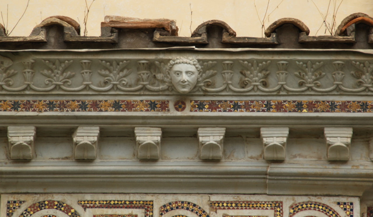 Figuren am Kreuzgang der Abtei von Basilika St. Paul