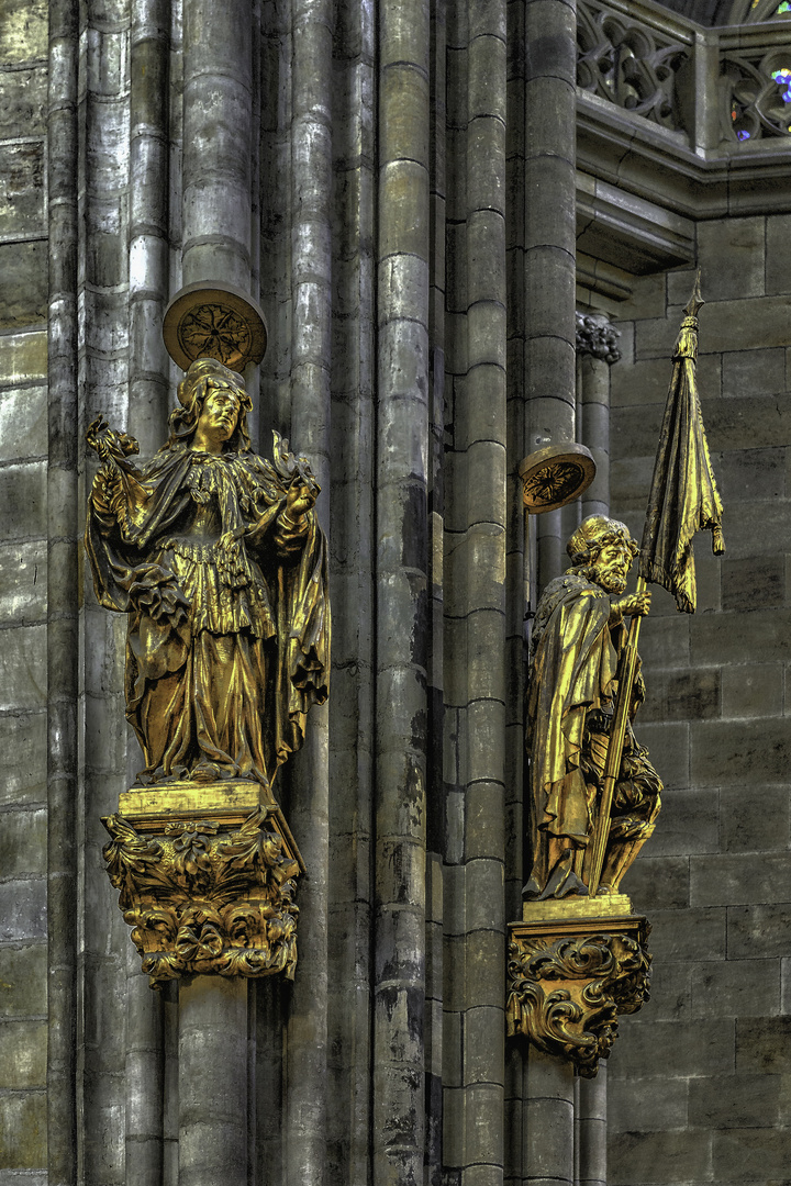 Figuren am Vierungspfeiler