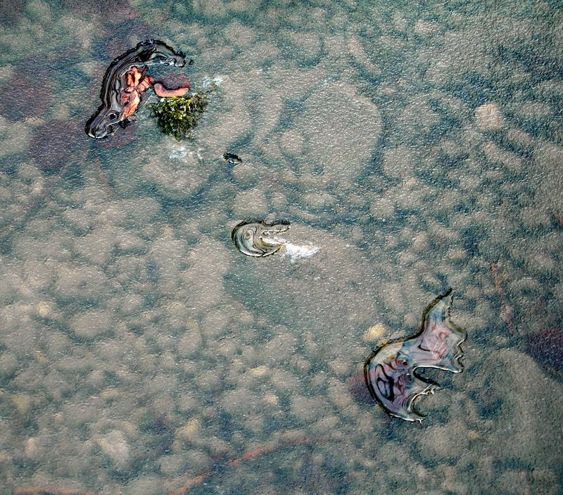 Figuren auf der Eisfläche