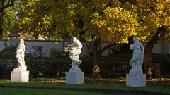 Figuren im Herbst