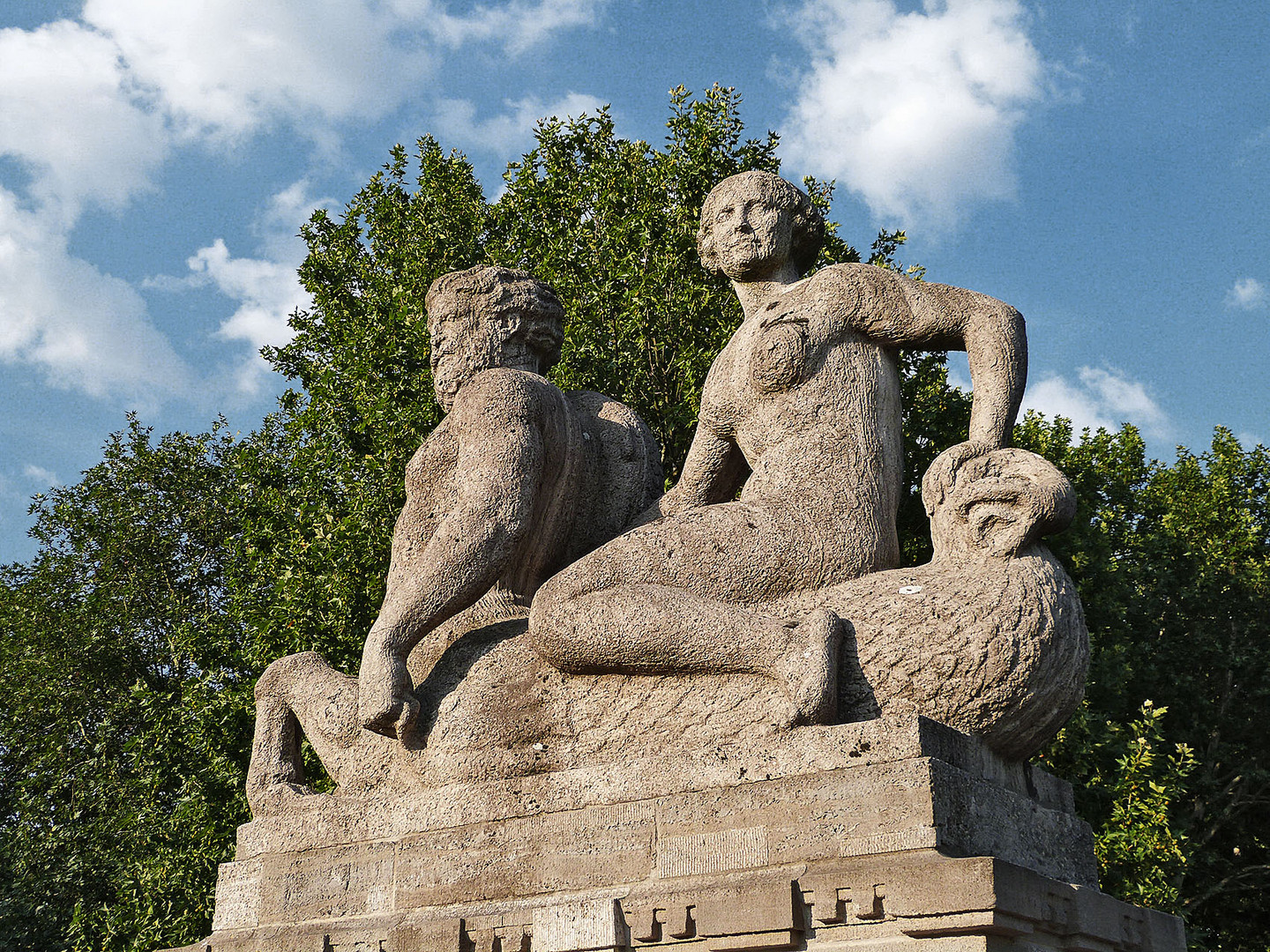 Figuren im Park am Rathaus Schönebrg