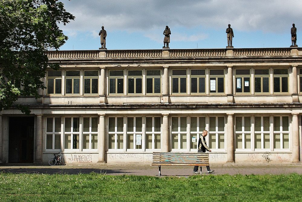 Figurengruppe in der Frankfurter Allee