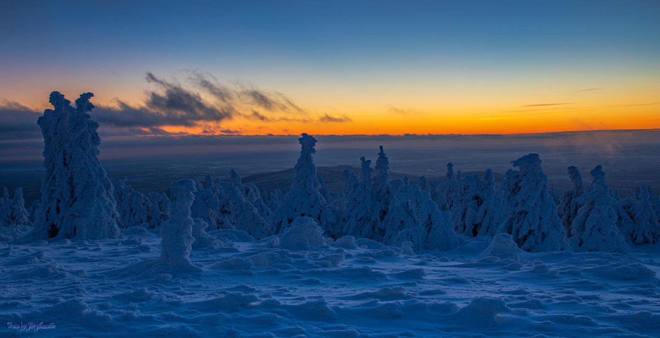 Figurenkabinett im Schnee 