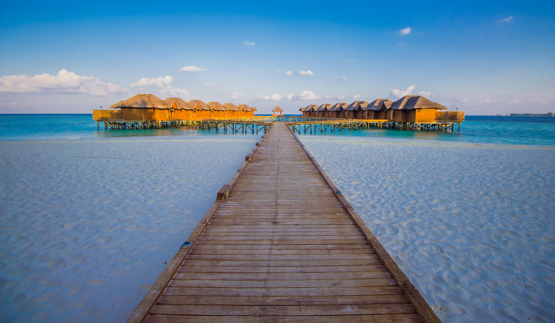 Fihalhohi,Wasserbungalows am frühen Morgen