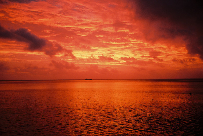 Fiji - Der Himmel scheint zu brennen