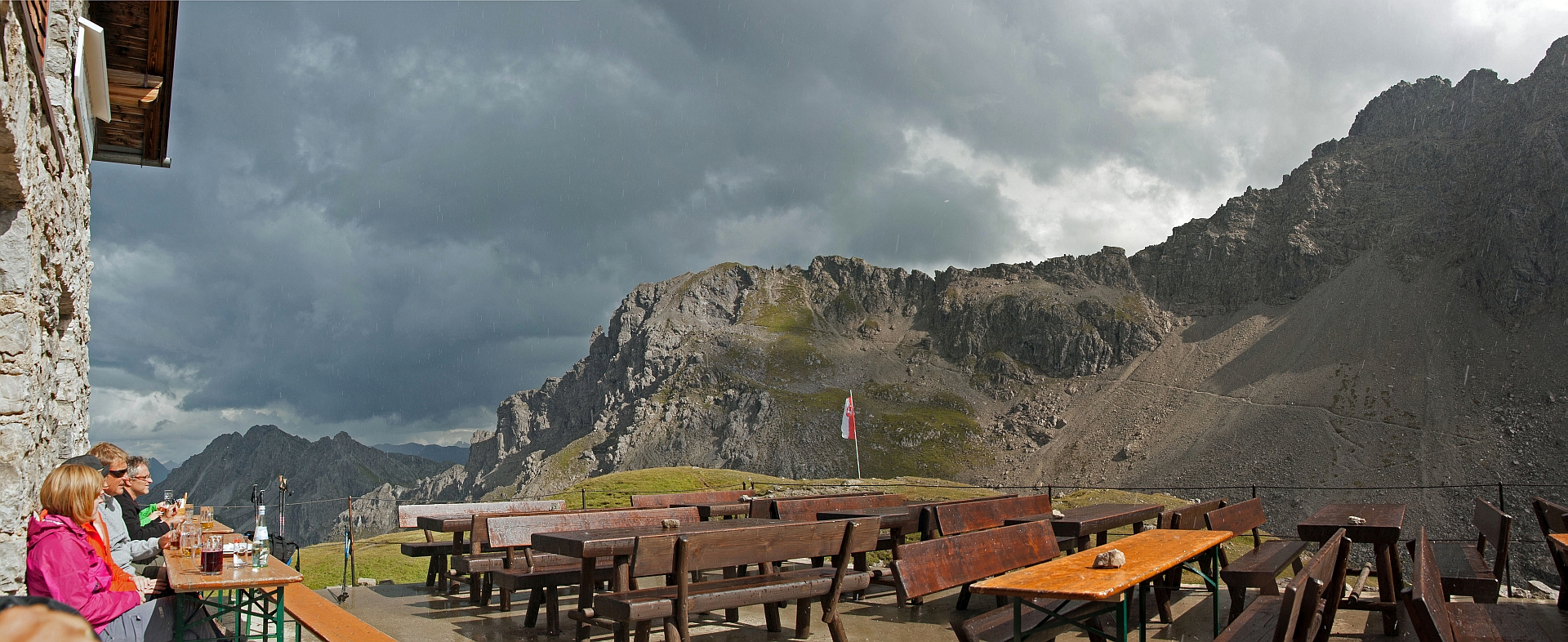 Filderpasshütte mit Blick auf Mindelheimer Klettersteig