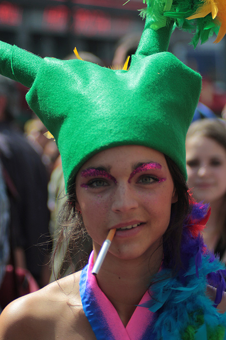 Fille à cigarette