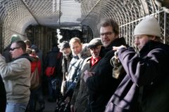 Filmdreh im Kölner Dom-Turm --- Wer kennt den Schauspieler?