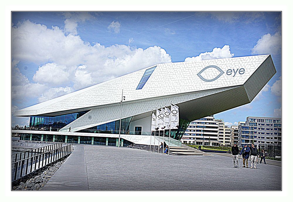 Filmmuseum am Wasser in A'dam.