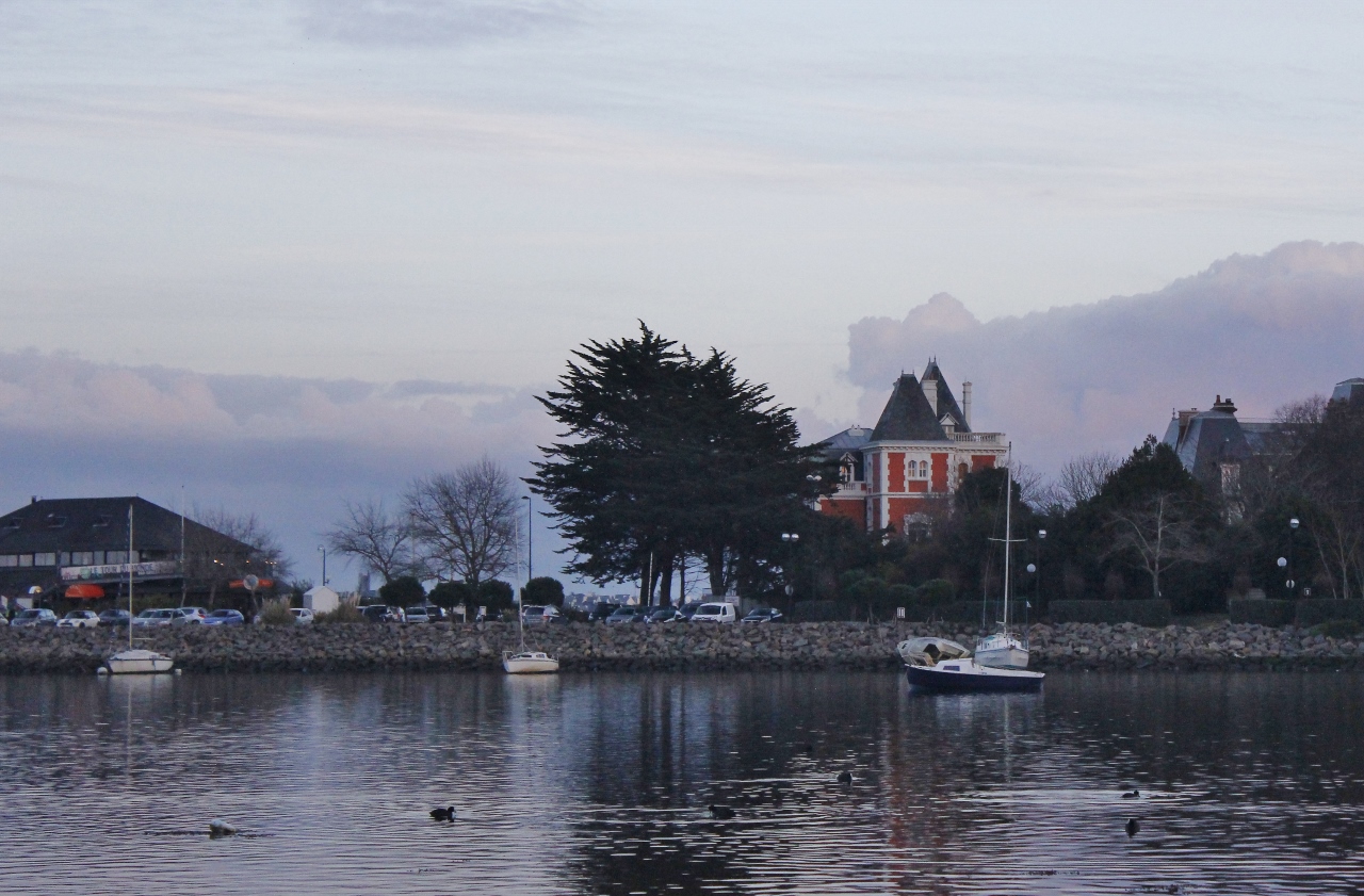 Fin d'après-midi derrière le petit port de Kernevel