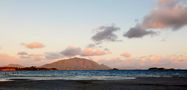 Fin de journée à la plage à marée basse de Mahina 