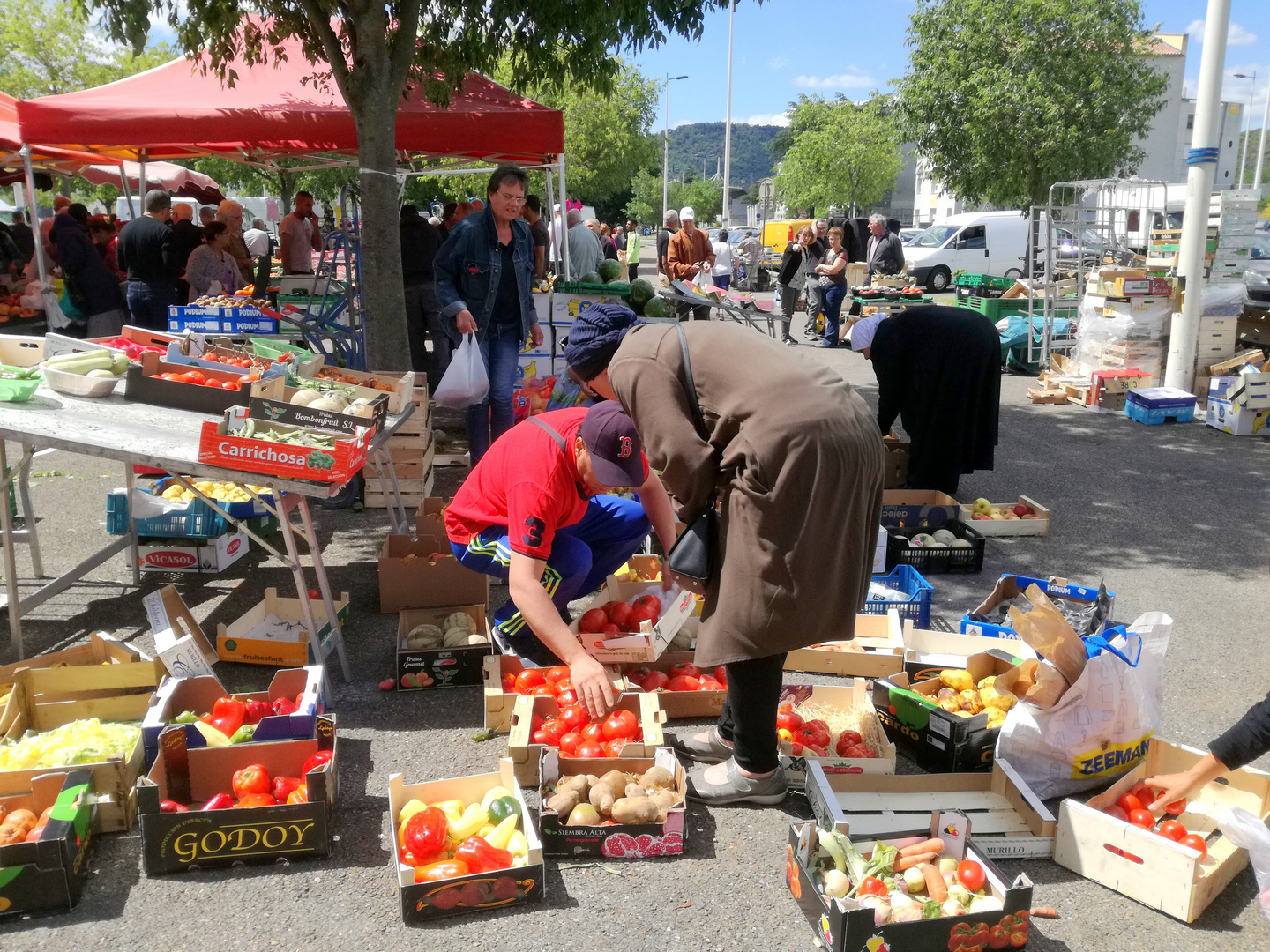 fin de marché aux Près-St-Jean d'Alès