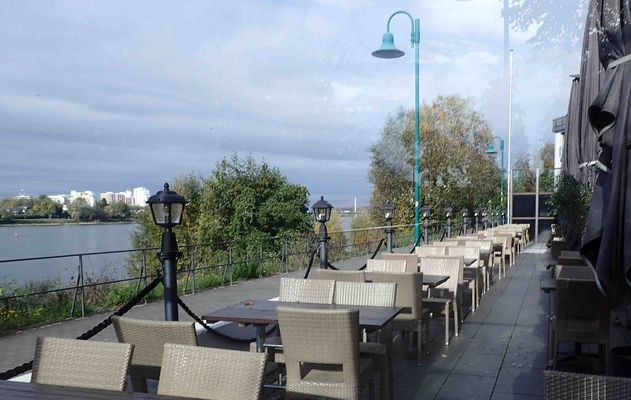 fin de saison: people gone elsewhere