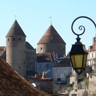 Fin de soirée sur l'église de Semur en Auxoix