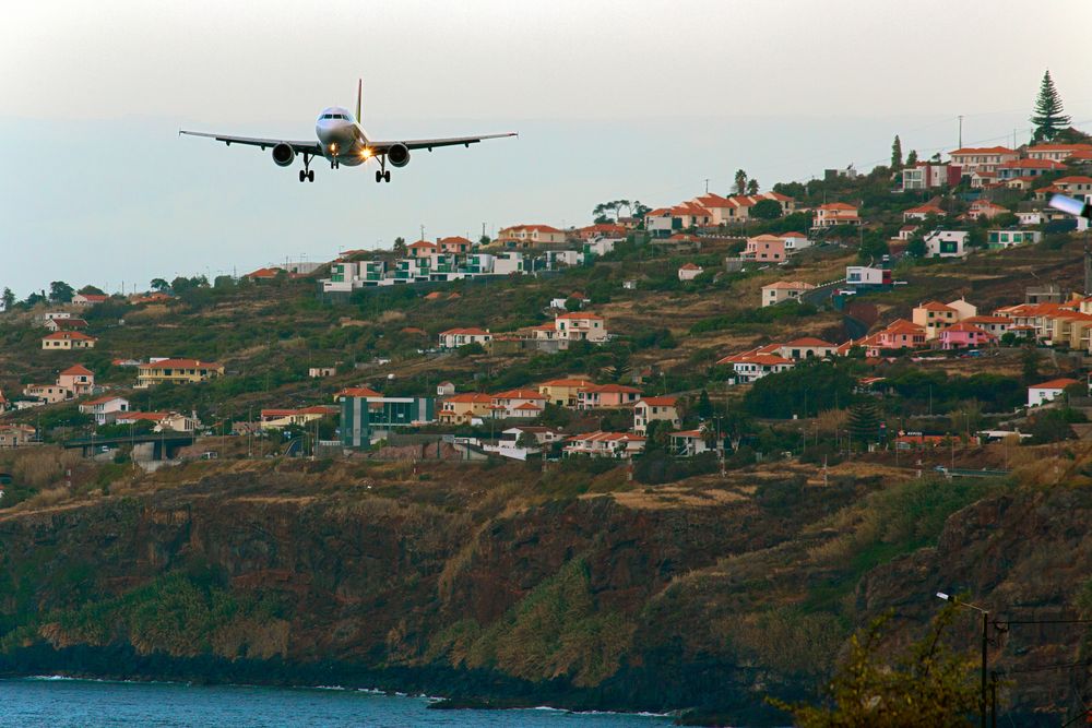 final approach FNC Funchal Madeira Airport