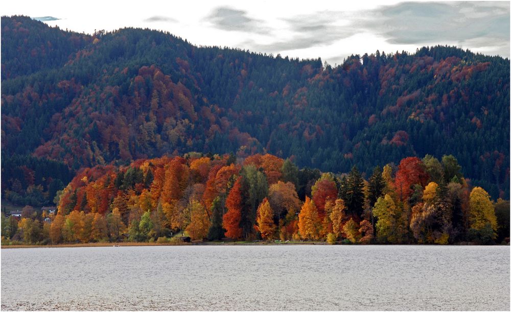 Finale auf der herbstlichen Bühne mit den schönsten Kostümen