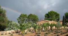 Finca mit Regenbogen