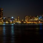 Finde das Taxi (Rotterdam bei Nacht)