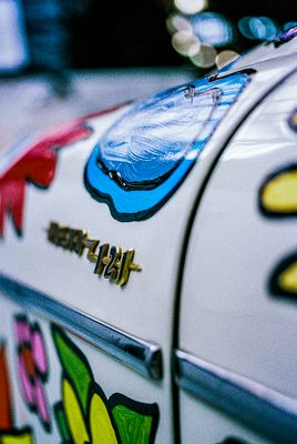 Fingerfarbe auf Volvo 121