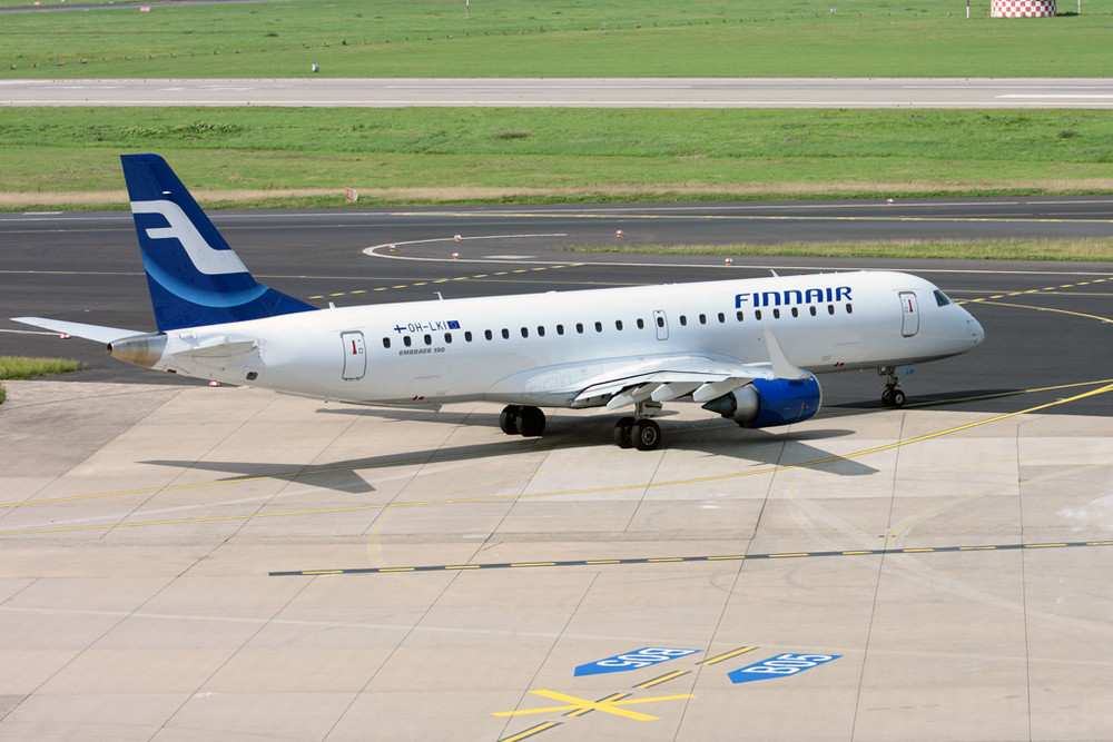 Finnair Embraer 190 beim Taxi