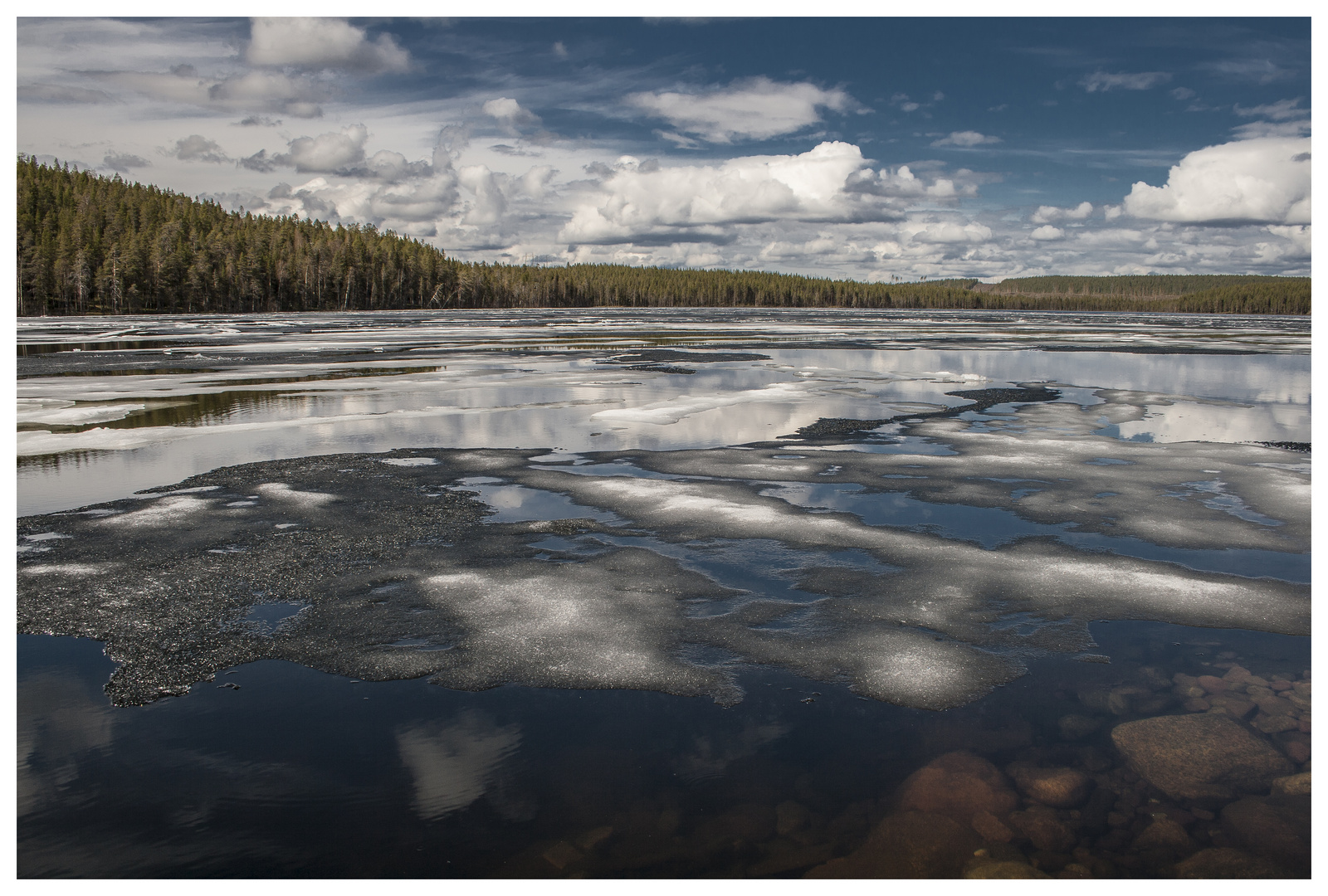 Finnland am Polarkreis im Mai ...