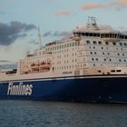 Finnlines bei der Einfahrt in den Hafen in Travemünde