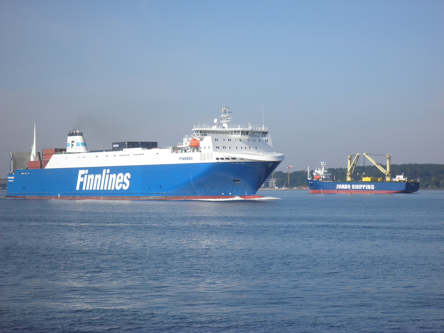 Finnsea u. Schwergutfrachter auf Kieler FÃ¶rde