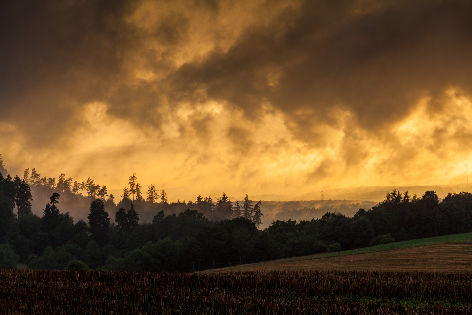 Finsterer Abendhimmel