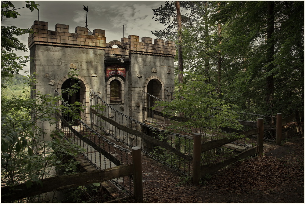 Finsternis im Spiegelturm