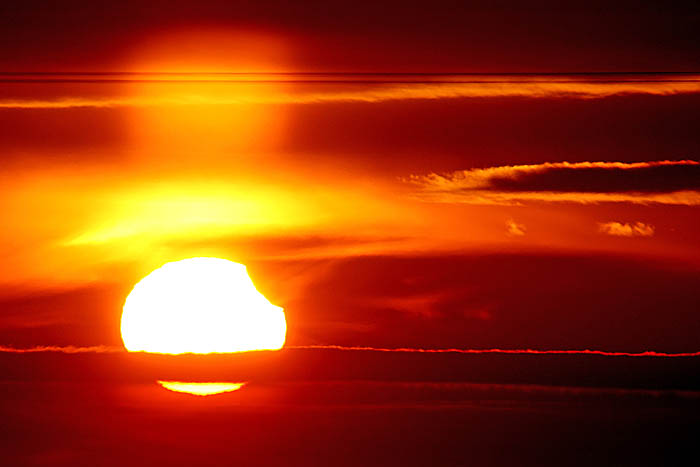 Finsternisbeginn bei Sonnenaufgang