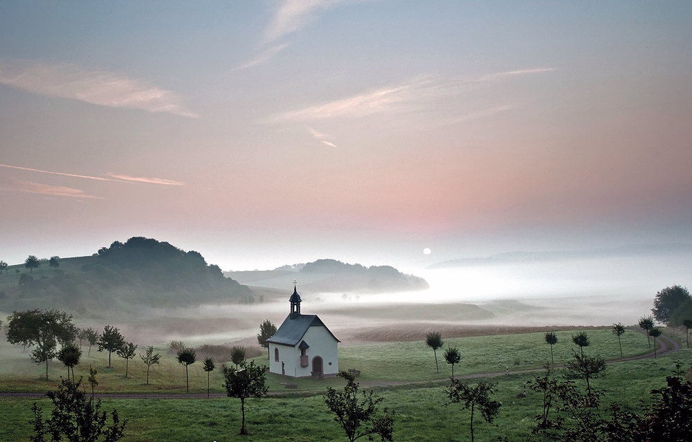 Fintenkapelle im Herbstnebel