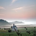 Fintenkapelle im Herbstnebel