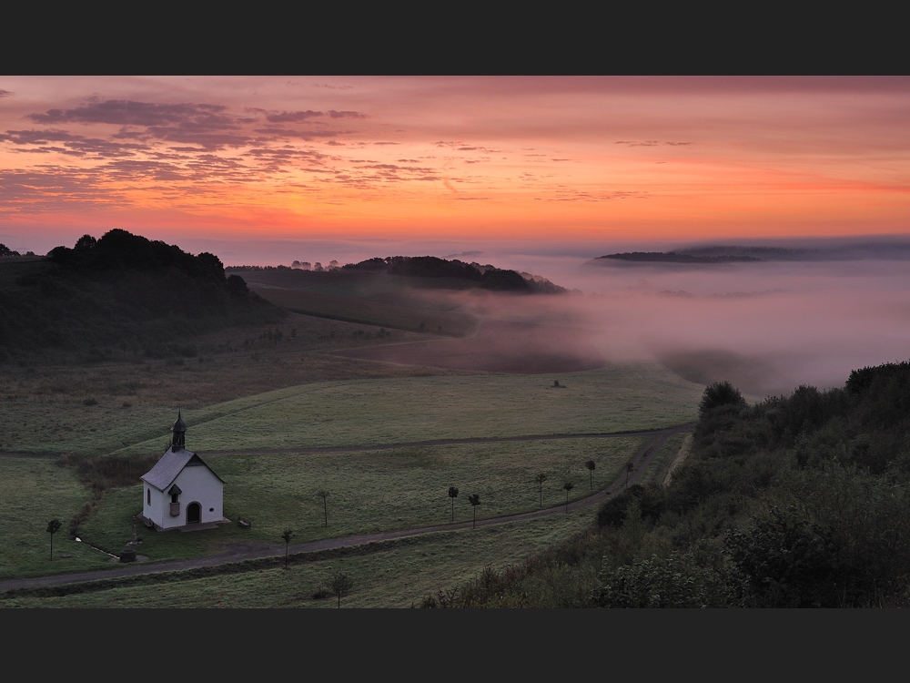 *Fintenkapelle im Tal der Morgennebel*