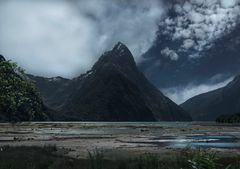 Fiordo .(Milford Sound)