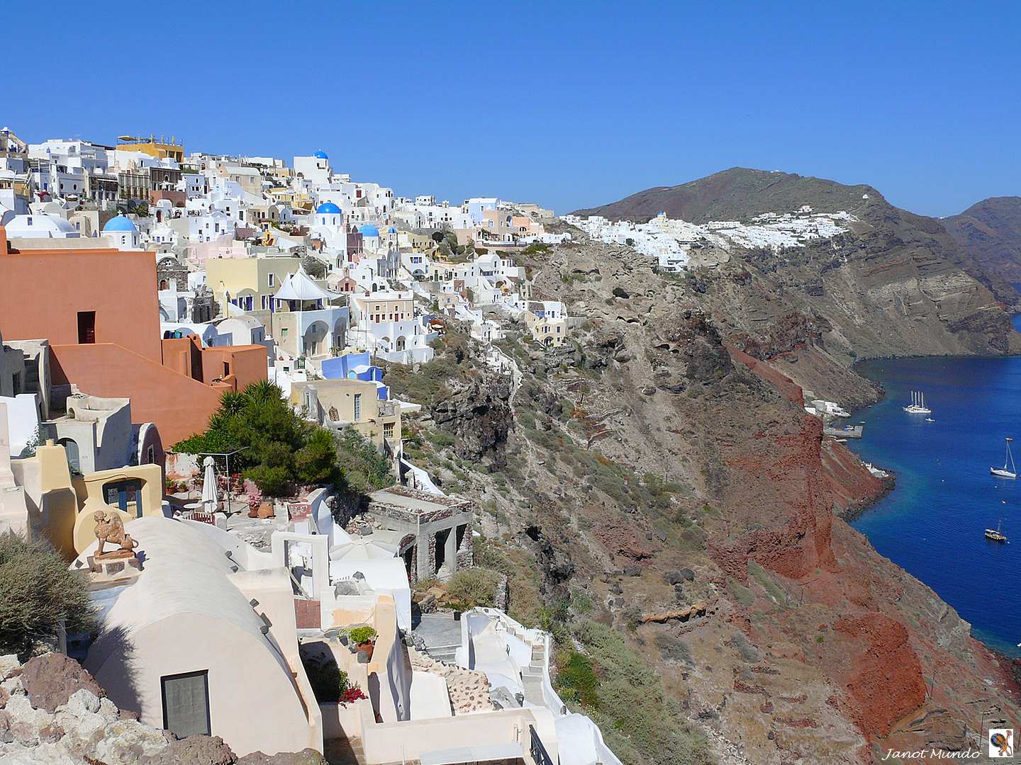 Fira vu depuis Oia...........