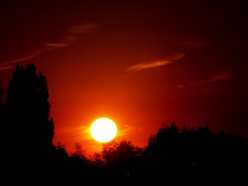 Fireball (Sonnenuntergang aus dem Küchenfenster) von Dietmar Kuchen-Windmüller