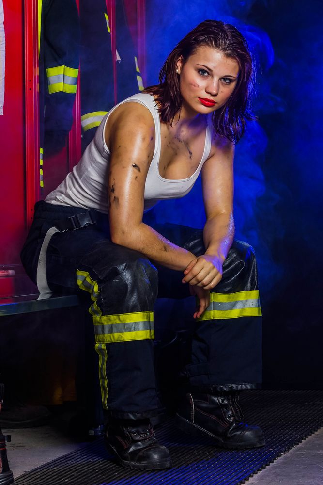 Firegirl Foto & Bild  erwachsene menschen, feuerwehr, firefighter Bilder auf fotocommunity