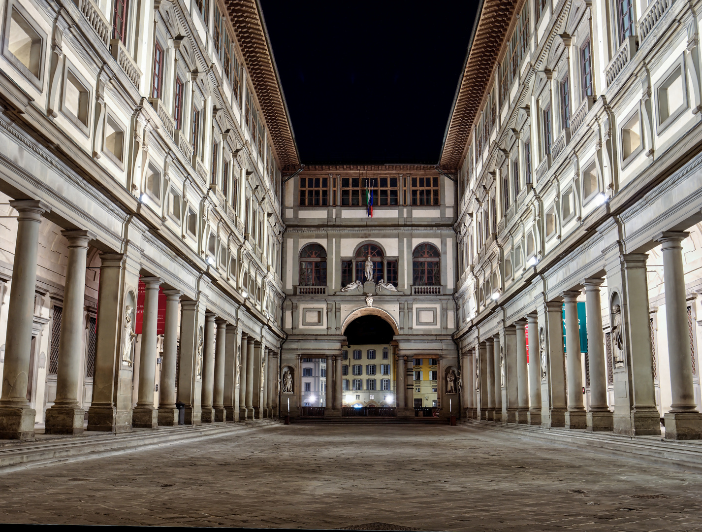 Firence by night,Uffizi