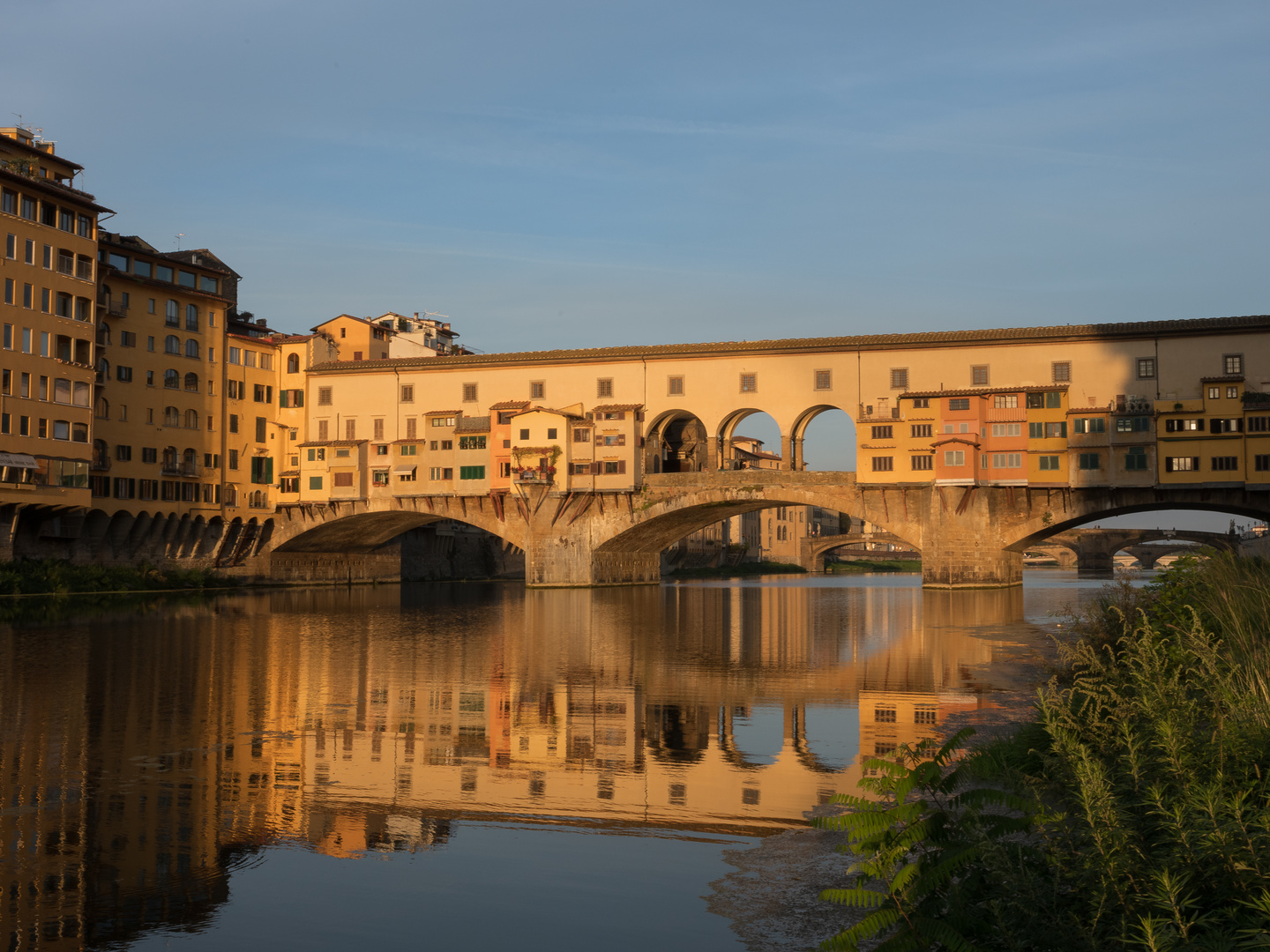 Firenze Il ponte Vecchio al alba