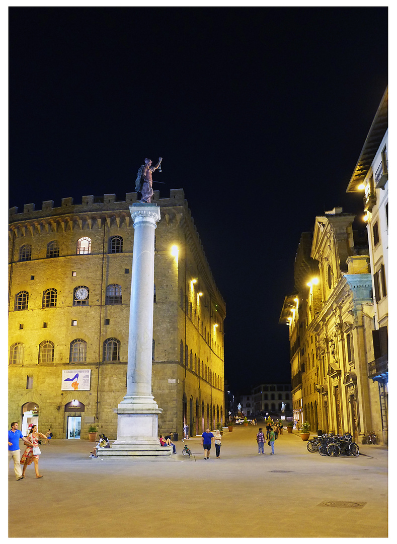 Firenze Piazza Santa Trinita 05