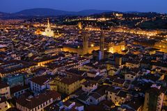 Firenze s'illumina al tramonto