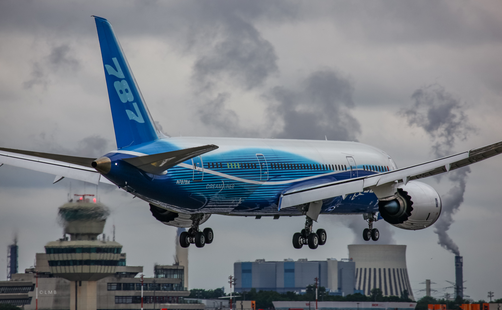 First Dreamliner Landing in Tegel # 3