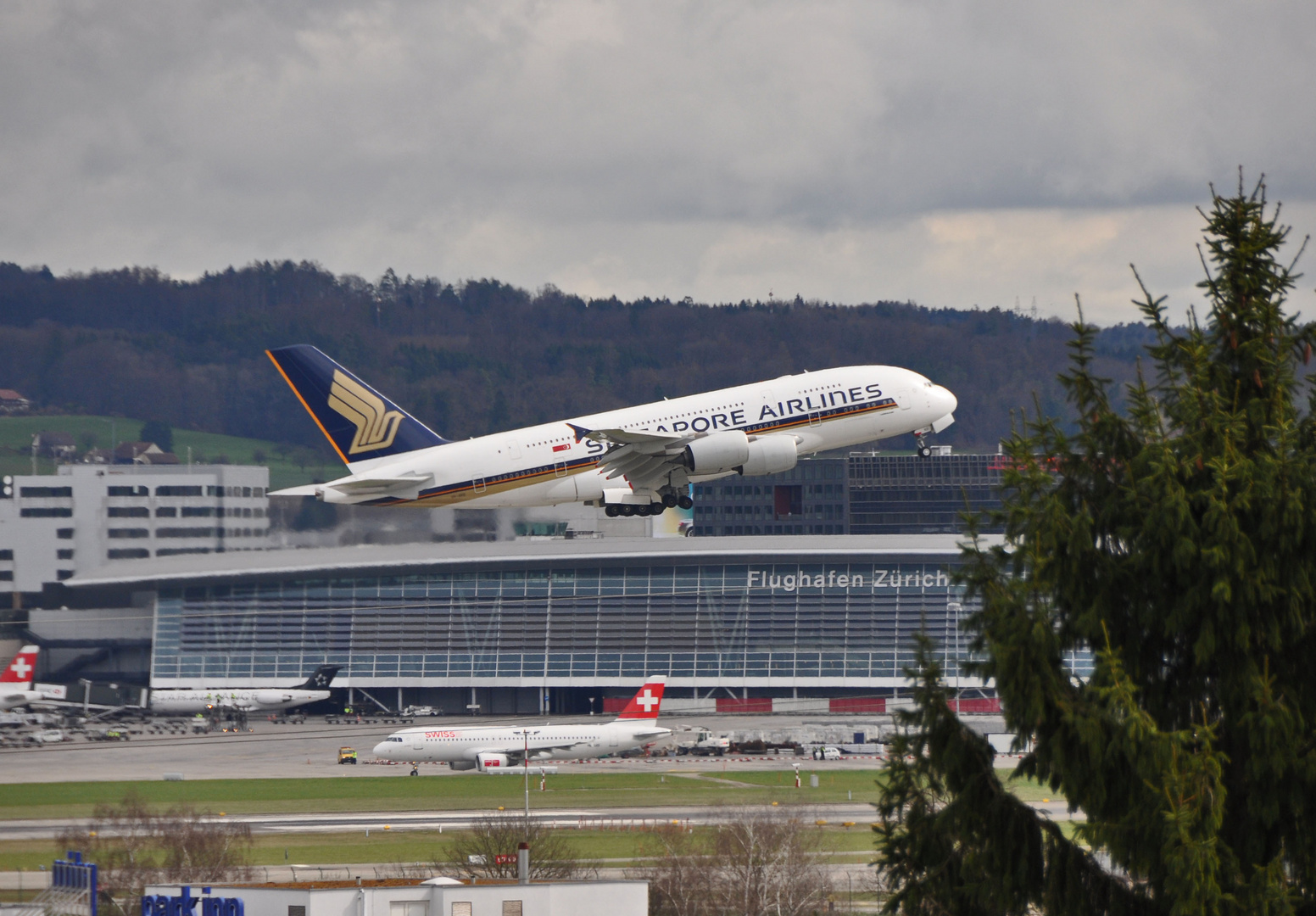 First SQ A380 in Zurich
