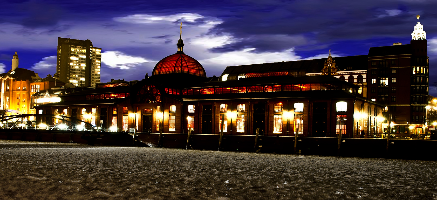 Fischauktionshalle im neuen Licht