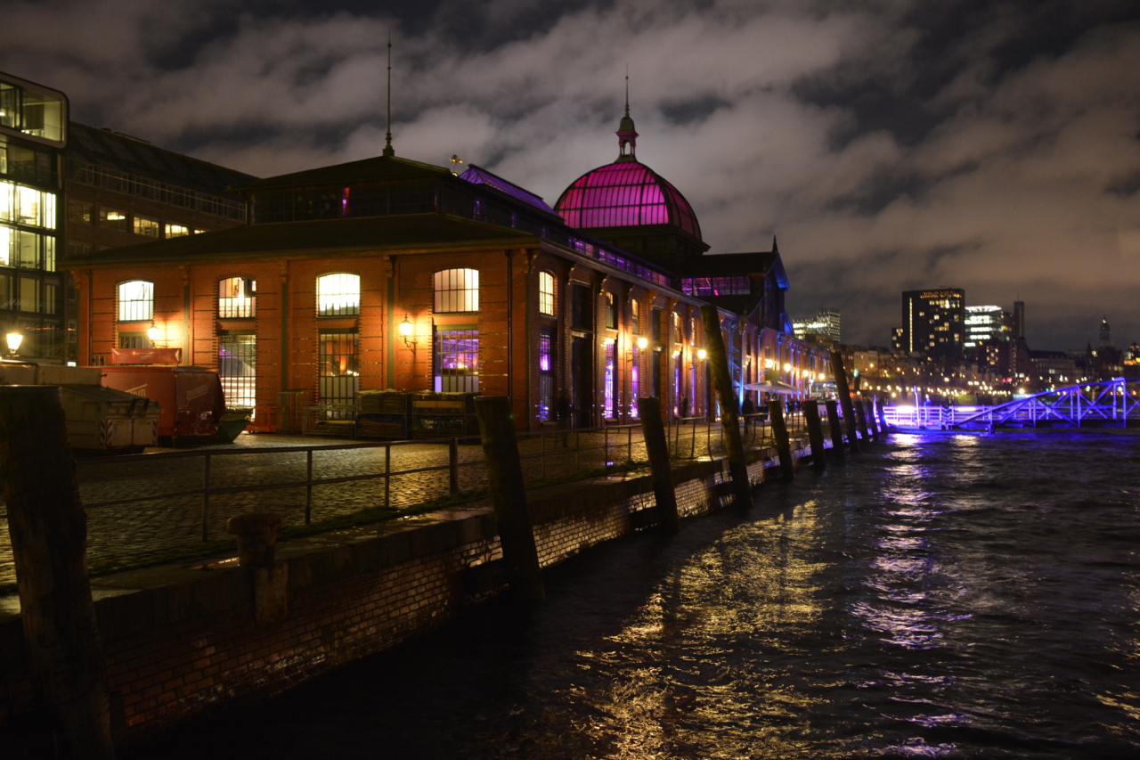 Fischauktionshalle in the dark