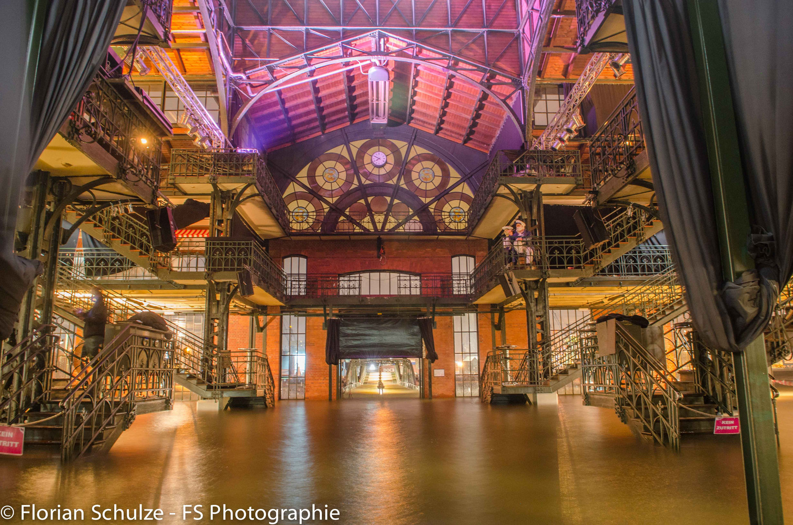 Fischauktionshalle unter Wasser