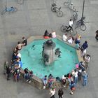 Fischbrunnen am Haupteingang des neuen Rathaus am Marienplatz.