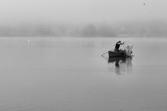 Fischen im Nebel.