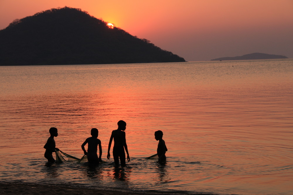 Fischende Kinder, Monkey Bay, Malawi