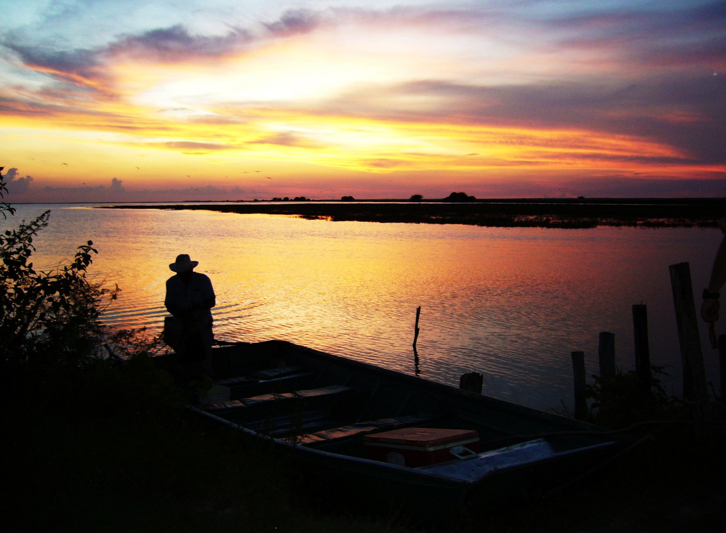 Fischer am Fluss in der Abenddämmerung am Rio Apure